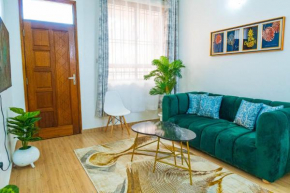 1 BR Apt, 43 inch Smart TV, Hot shower- Emerald